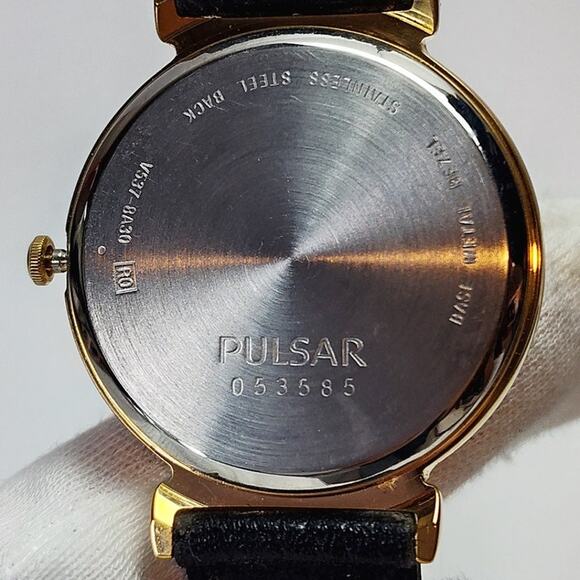 Vintage Mickey Mouse Pulsar Watch Gold Tone Black Dial Date main image 4